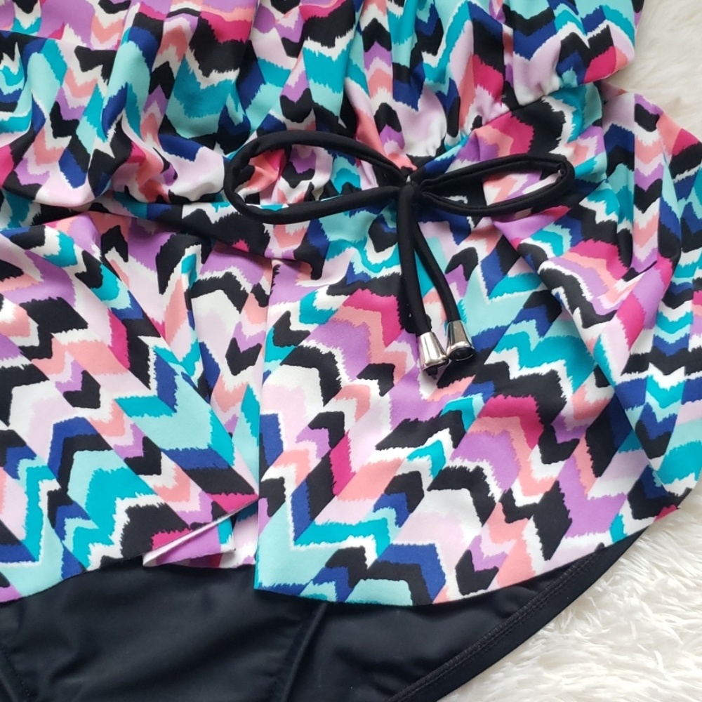 Swimsuit - Picture 2 of 6